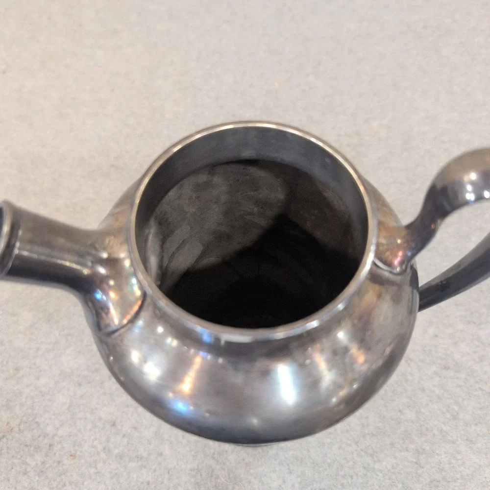 Antique Meriden S. P. Co. Silver Plate Cocktail Shaker 311 Patented 1927 Handle - Picture 5 of 8